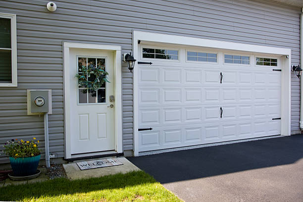 24/7 Emergency Garage Door Panel Replacement experts in Meadowbrook, VA